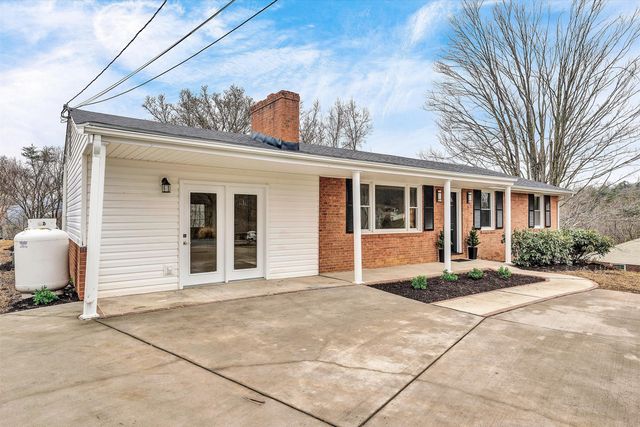 1462 Lakeridge CIR, Troutville, VA 24175