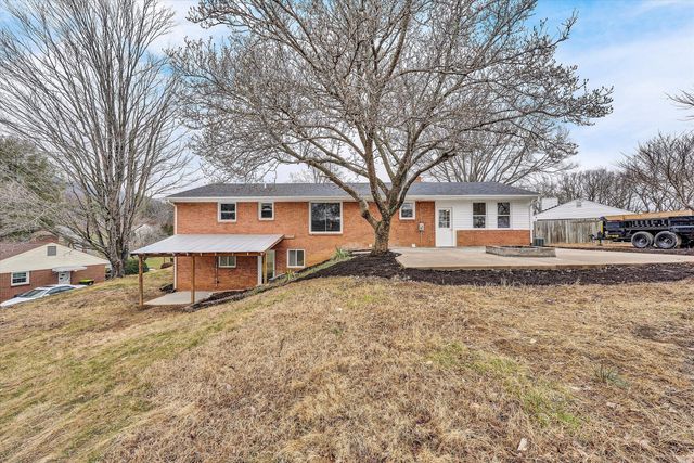 1462 Lakeridge CIR, Troutville, VA 24175