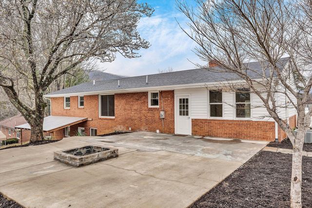 1462 Lakeridge CIR, Troutville, VA 24175