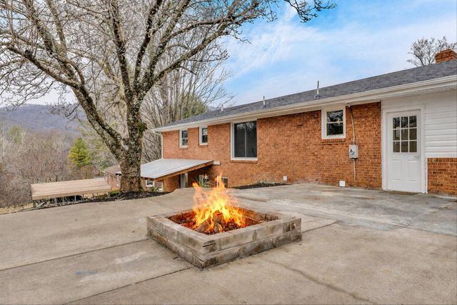 1462 Lakeridge CIR, Troutville, VA 24175