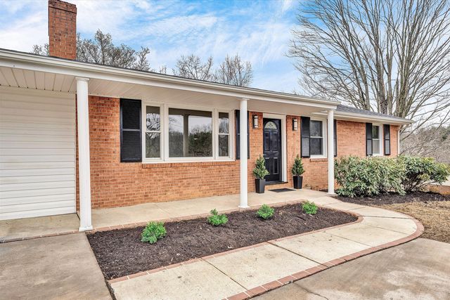 1462 Lakeridge CIR, Troutville, VA 24175