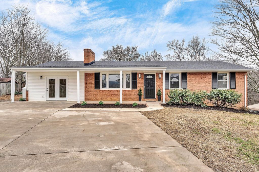 1462 Lakeridge CIR, Troutville, VA 24175