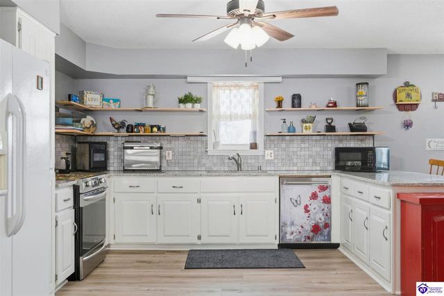 82 N Sunset Avenue, Cecilia, KY 42724