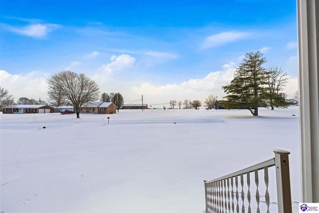 82 N Sunset Avenue, Cecilia, KY 42724