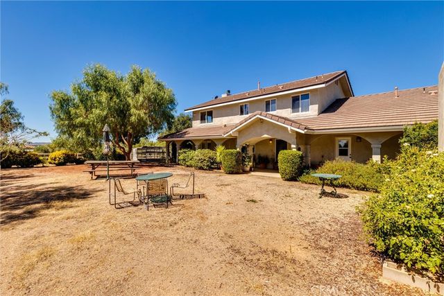 5055 Rancho La Loma Linda Drive, Paso Robles, CA 93446