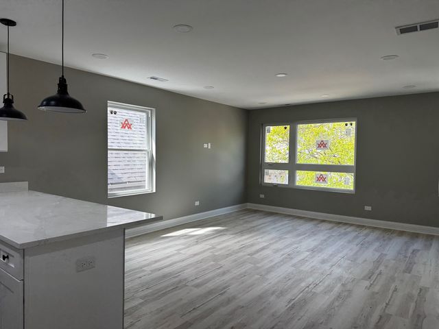 851 N Springfield Avenue, Chicago, IL 60651