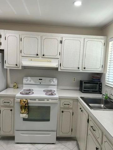 8020 Sunrise Lakes Drive N 111, Sunrise, FL 33322