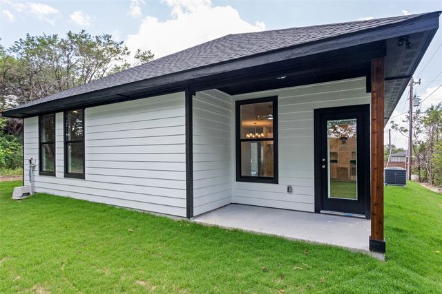 2905 Brazos River Drive, Granbury, TX 76048