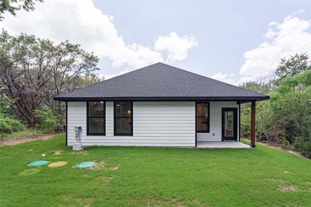 2905 Brazos River Drive, Granbury, TX 76048