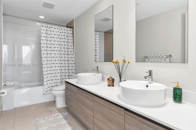 121 NE 34th St 2502, Miami, FL 33137