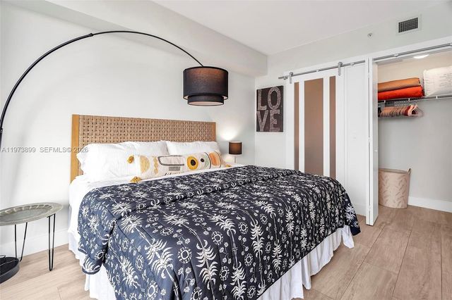 121 NE 34th St 2502, Miami, FL 33137