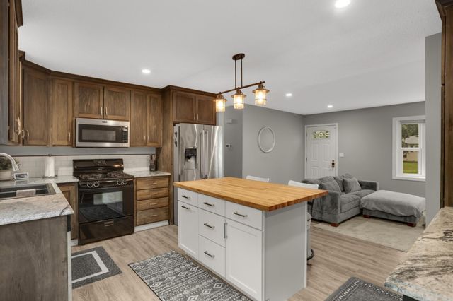 3937 77th Street E, Inver Grove Heights, MN 55076