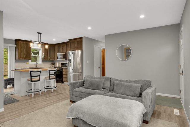 3937 77th Street E, Inver Grove Heights, MN 55076