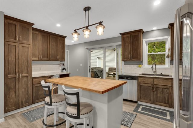 3937 77th Street E, Inver Grove Heights, MN 55076