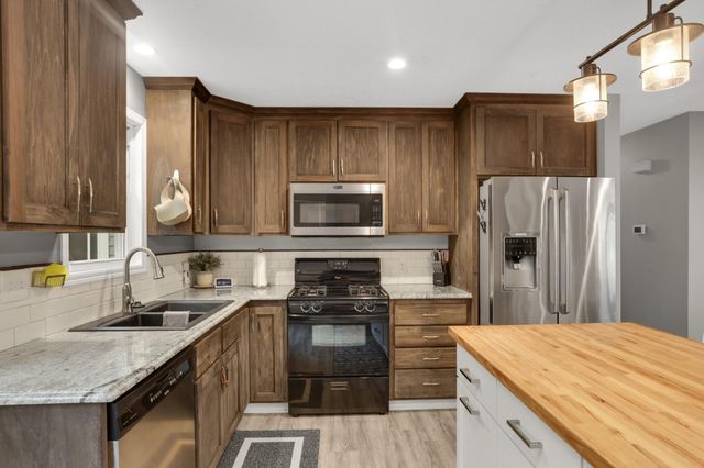 3937 77th Street E, Inver Grove Heights, MN 55076