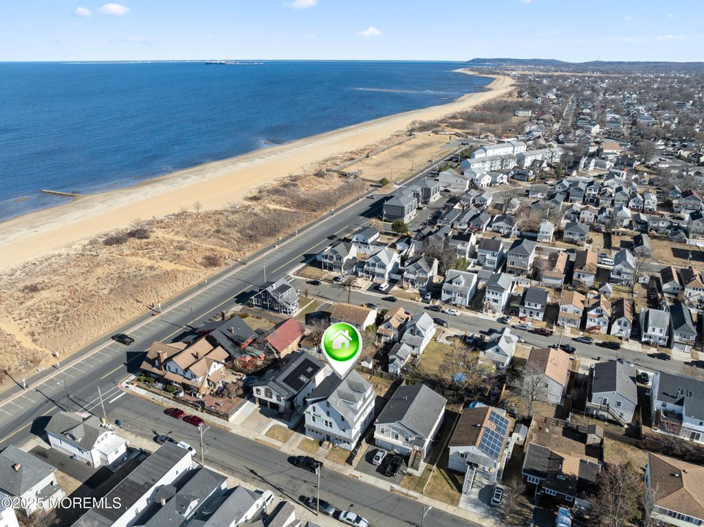 8 Oceanview Avenue, Keansburg, NJ 07734