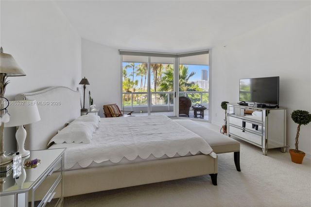 21050 Point Pl 604, Aventura, FL 33180