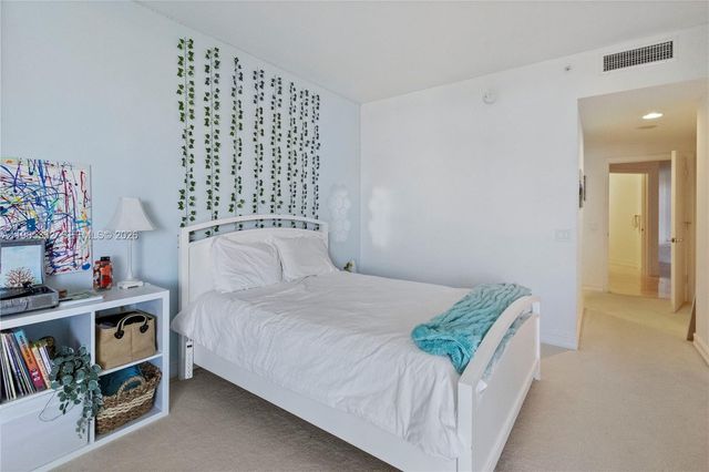 21050 Point Pl 604, Aventura, FL 33180