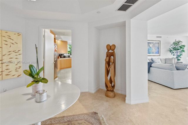 21050 Point Pl 604, Aventura, FL 33180