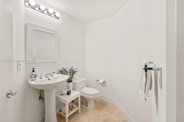 21050 Point Pl 604, Aventura, FL 33180