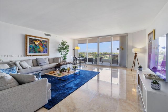21050 Point Pl 604, Aventura, FL 33180