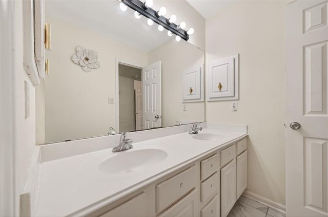 14914 W Bend Dr, Houston, TX 77082