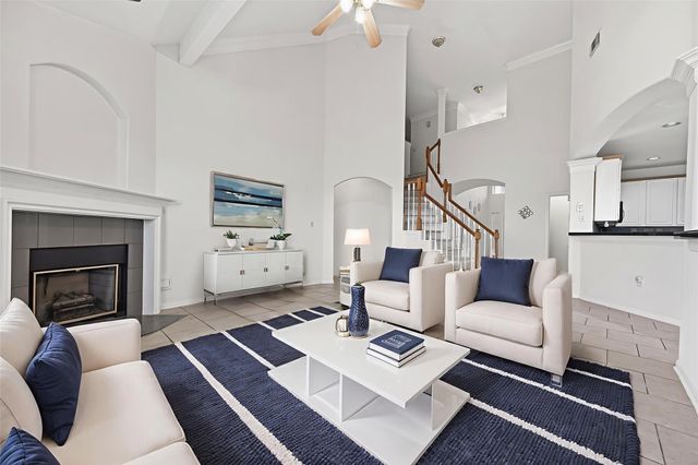 14914 W Bend Dr, Houston, TX 77082