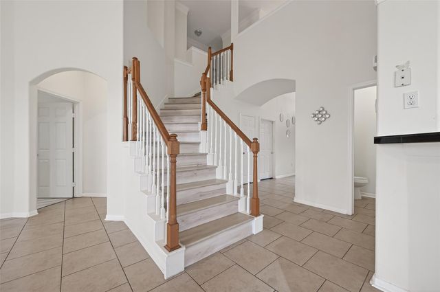 14914 W Bend Dr, Houston, TX 77082