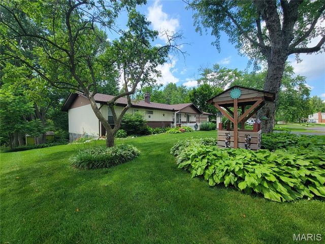 1317 Bridlespur Lane, Troy, IL 62294