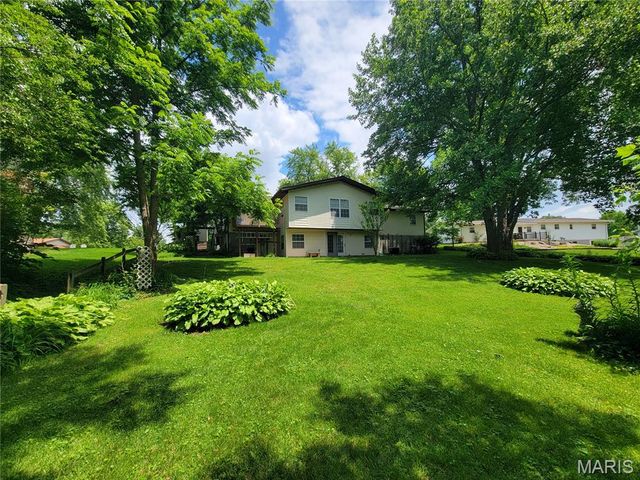 1317 Bridlespur Lane, Troy, IL 62294