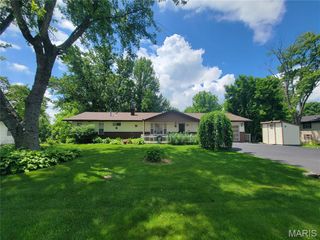 1317 Bridlespur Lane, Troy, IL 62294