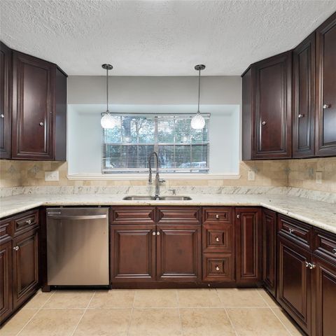 813 Glen Hollow Court, Conroe, TX 77385