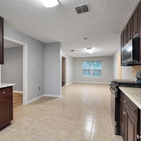 813 Glen Hollow Court, Conroe, TX 77385