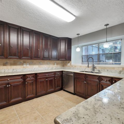 813 Glen Hollow Court, Conroe, TX 77385