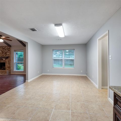 813 Glen Hollow Court, Conroe, TX 77385