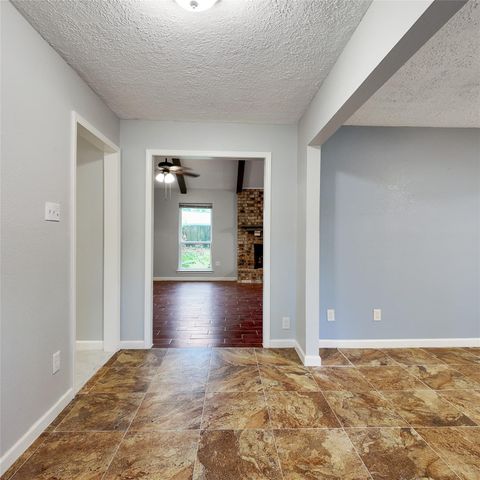 813 Glen Hollow Court, Conroe, TX 77385