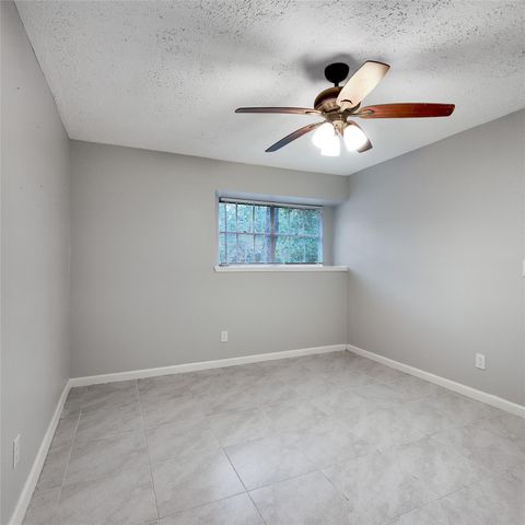 813 Glen Hollow Court, Conroe, TX 77385