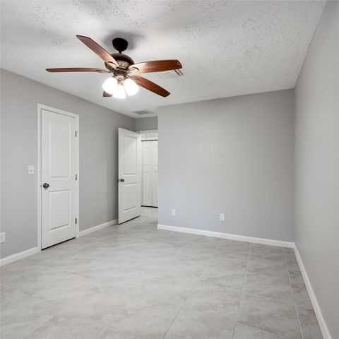 813 Glen Hollow Court, Conroe, TX 77385