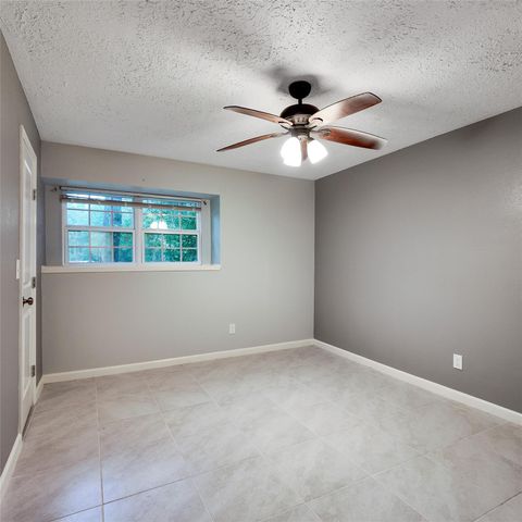 813 Glen Hollow Court, Conroe, TX 77385