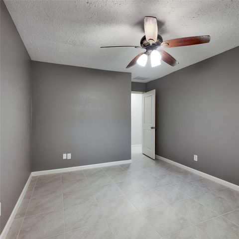 813 Glen Hollow Court, Conroe, TX 77385