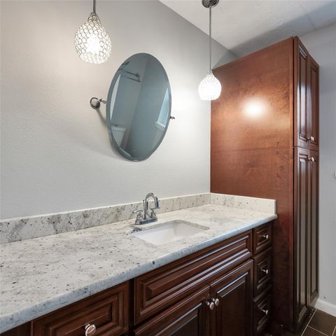 813 Glen Hollow Court, Conroe, TX 77385