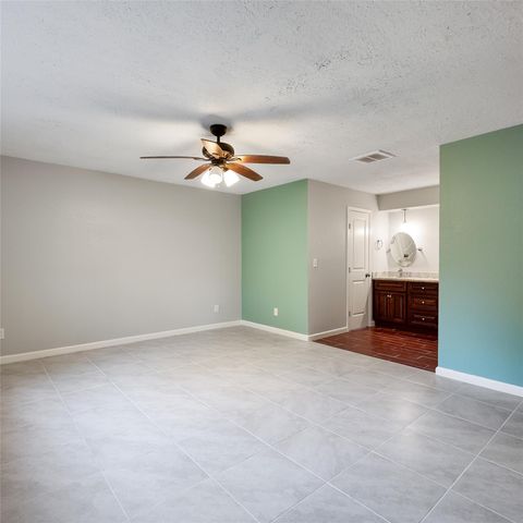 813 Glen Hollow Court, Conroe, TX 77385