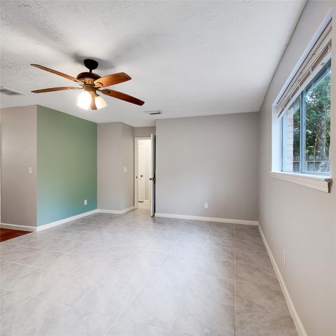 813 Glen Hollow Court, Conroe, TX 77385