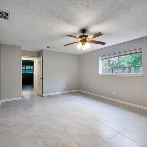 813 Glen Hollow Court, Conroe, TX 77385