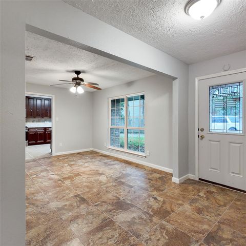 813 Glen Hollow Court, Conroe, TX 77385