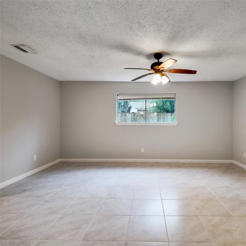 813 Glen Hollow Court, Conroe, TX 77385