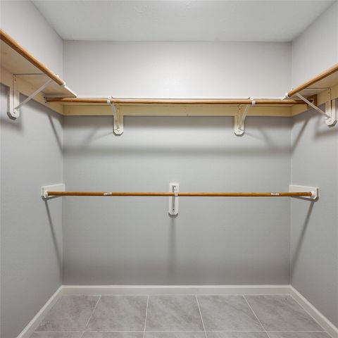 813 Glen Hollow Court, Conroe, TX 77385