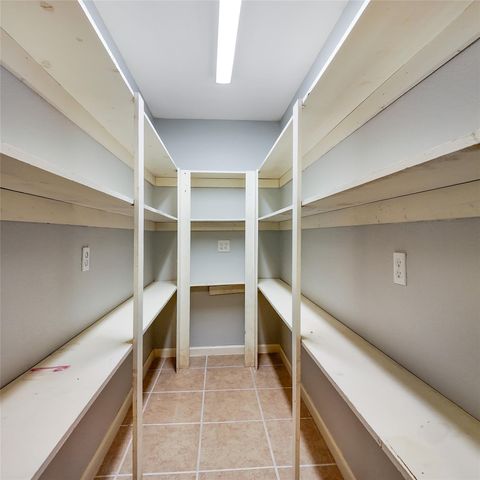 813 Glen Hollow Court, Conroe, TX 77385