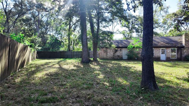 813 Glen Hollow Court, Conroe, TX 77385