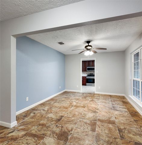 813 Glen Hollow Court, Conroe, TX 77385